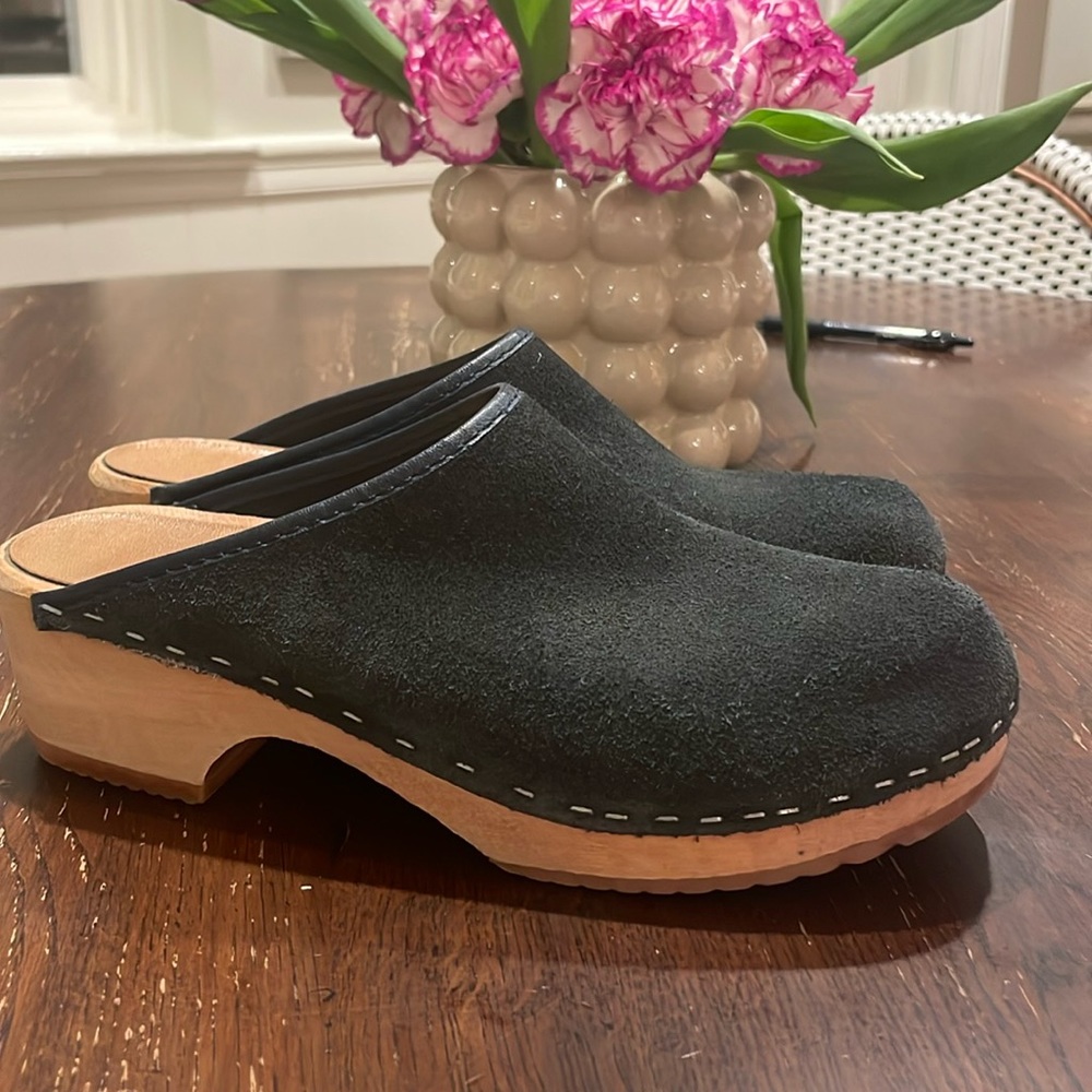 Classic Swedish Holie Black Suede Clogs size 7